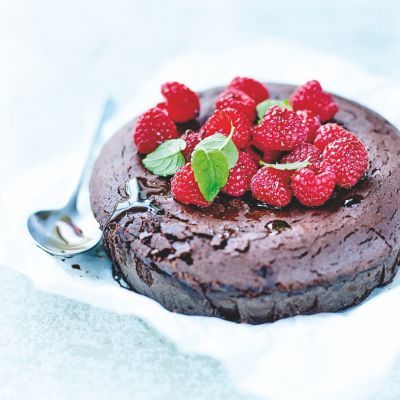 Extra Dark Chocolate, Berries & Mint Cake